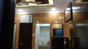 Posh, Nice Foreigner Area Lajpat Ngar Luxury Room